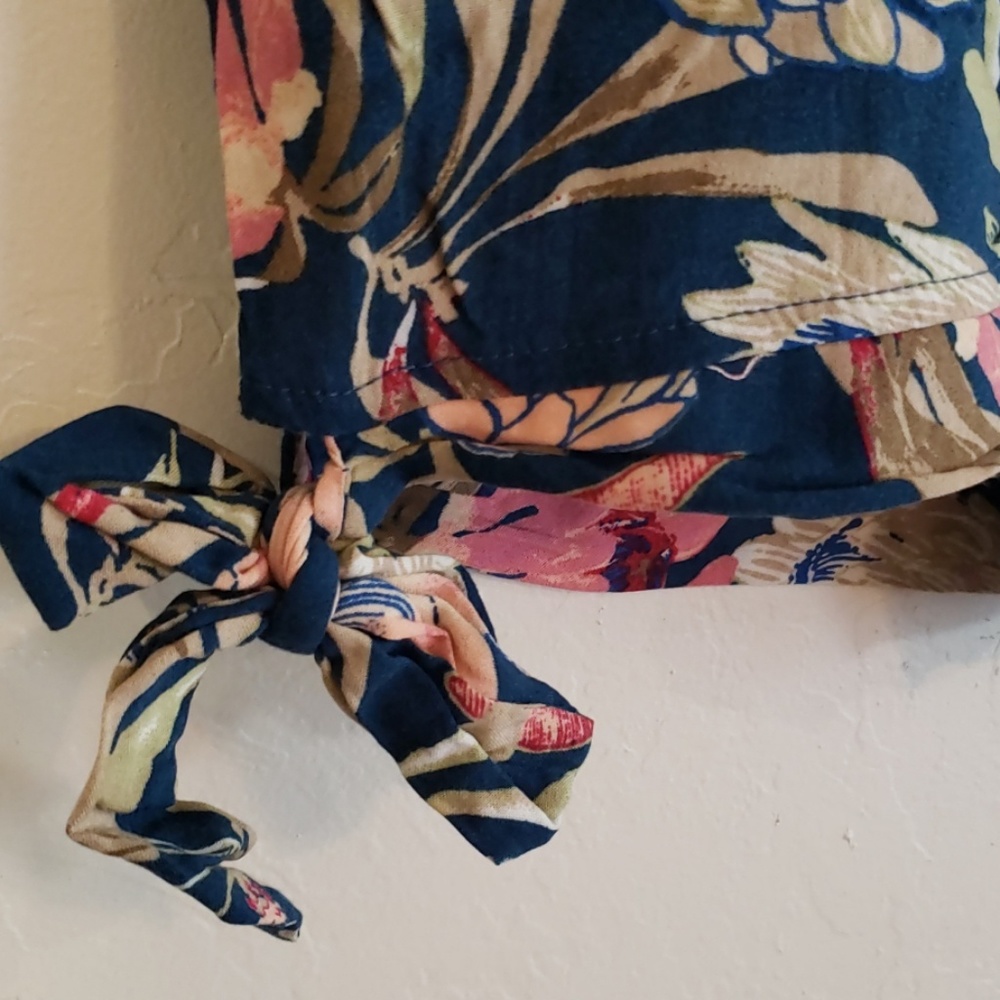 GYPSIES & MOONDUST Floral Shorts - Picture 3 of 4
